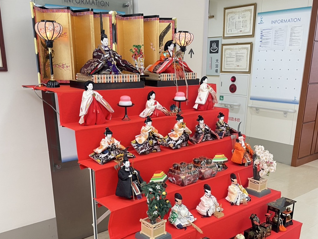 ひな人形を飾りました